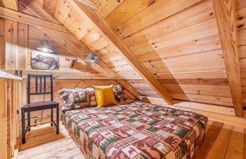 Mallard Creek Cabin - Firepit - Kitchenette - Large Deck - Gas Grill - Foto 14