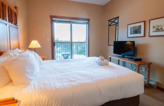 Snow Creek Lodge by Fernie Lodging Co - Photo 6