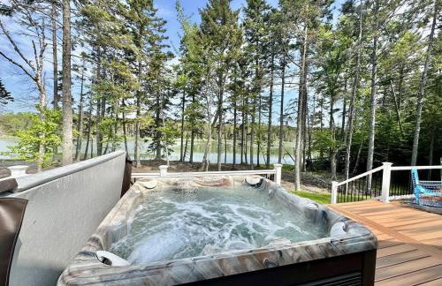 New 2023 Waterfront Home near Acadia with Hot Tub - Foto 52