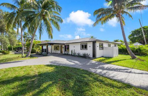 5 Min to Beach - Heated Pool Hot Tub 85 TV's BBQ Games - Foto 78