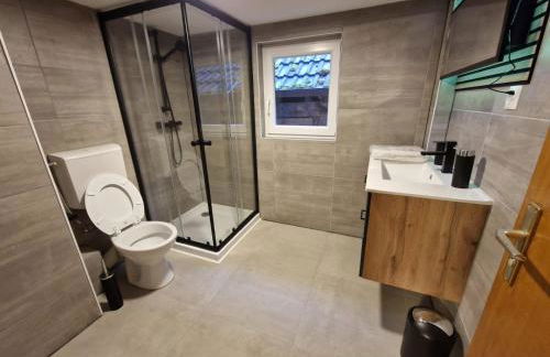 Laubach Apartments - Photo 16