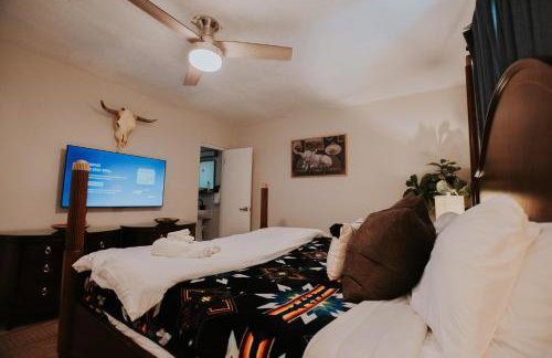 Cowboy Den-Private Hot Tub-Game Room-Pet Friendly-No Pet Fees! - Foto 25