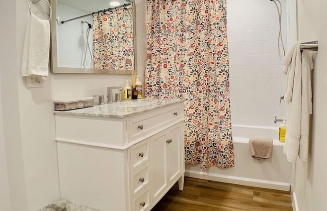 Phinneywood Basement Hideaway - Zoo meets Lake - Foto 7