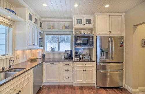 Peaceful Lakeside Retreat with Deck and Amazing Views! - Foto 3