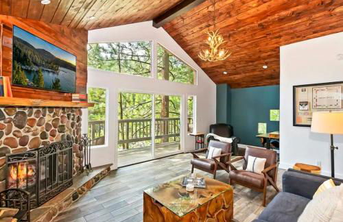 The Mighty Pines Retreat + Large Patio + BBQ+View! - Foto 3
