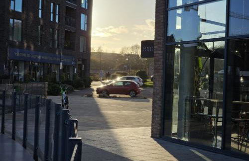 Luxury 1-Bed Apartment with balcony & Free parking - Photo 26