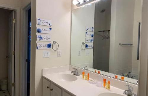 Lovely two-story house with spacious backyard - Foto 20