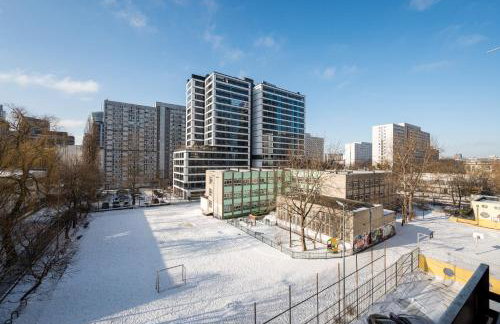 Rondo ONZ Modern Apartment by BookingHost - Foto 17