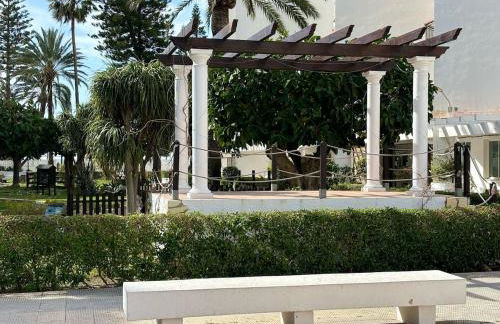 Apartamento premium a pie de playa, con 3 piscinas, mini golf y terraza - Foto 14