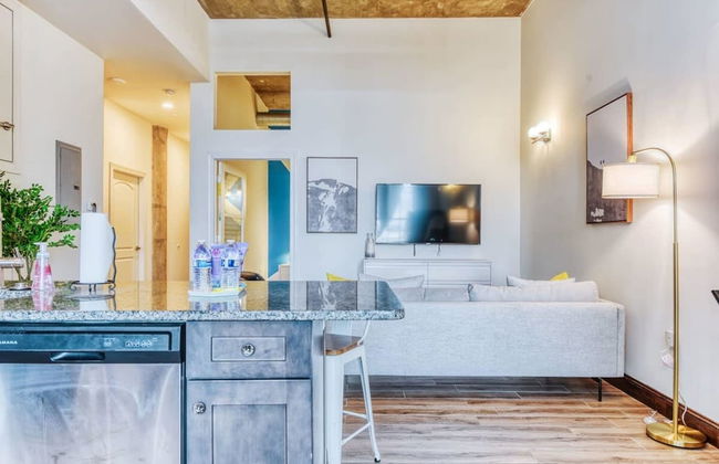 Sosuite 2BR Apt w W/d, Gym, On-site Restaurant - Photo 12