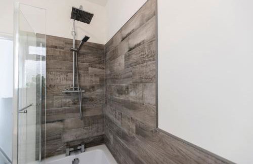 2-Bed House•Free Parking•WiFi•Long Stays Welcome - Photo 23