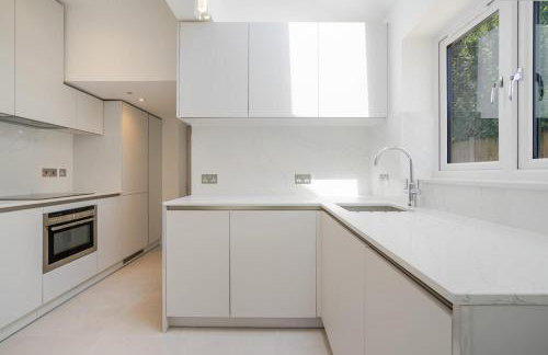 Modern 2 Bedroom Flat with Free Parking - 2 mins from Ascot Racecourse - Foto 7