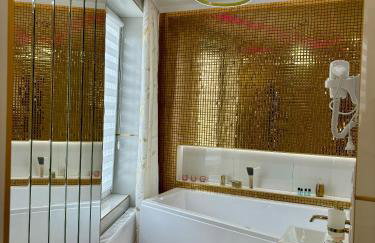 Apartament "Gold Luxury Dubai" Centrum z dużą wanną dla Dwojga - Foto 1