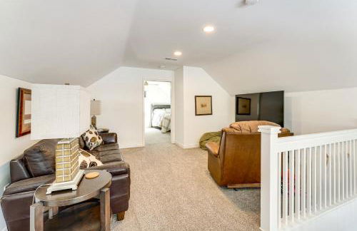 Sleek Getaway on Lake Wawasee with Private Dock! - Foto 24