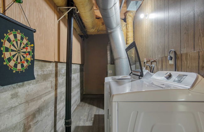 Lake Access, Game Room, Firepit, 3 Decks w/ Views Lakeview Ridge by Avantstay - Foto 27