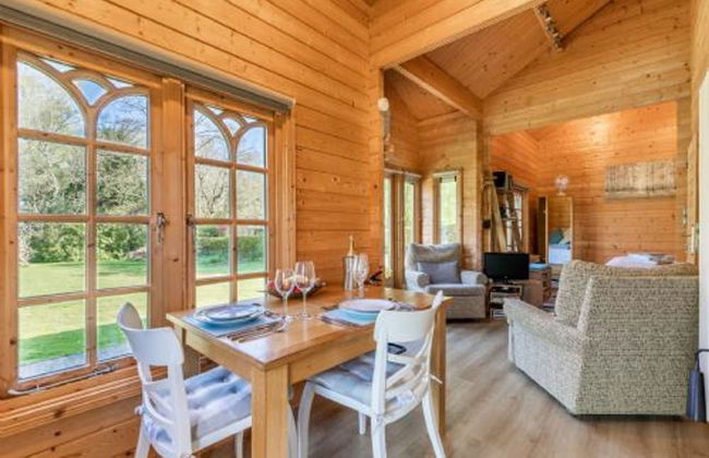 Host Stay Violet Lodge - Photo 4