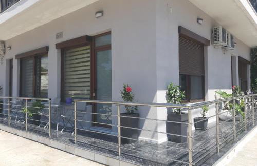 Soula's Sunshine Green Apartment - Photo 7