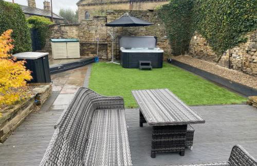 Honeybee Cottage, with a log fire & a hot tub. - Foto 18