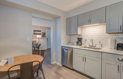 Romantic Getaway Base of Mountains Parks & Trails - Foto 18