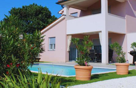 Villa ElFi - Photo 1