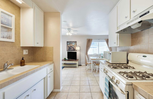 Steps to Beach w/ Patio+deck Foosball Happy Bottom Beach House by Avantstay - Foto 22