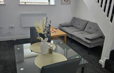 Charming 1BR Garden Retreat Near Downtown - Foto 10