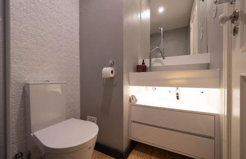 Augusta 229-5E-City Center Apt- Balcony & Elevator - Photo 21