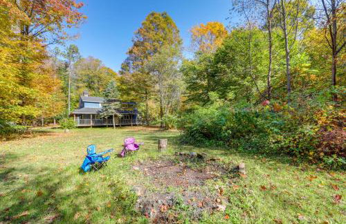 Love Shack Retreat Cabin with Deck and Yard! - Foto 26