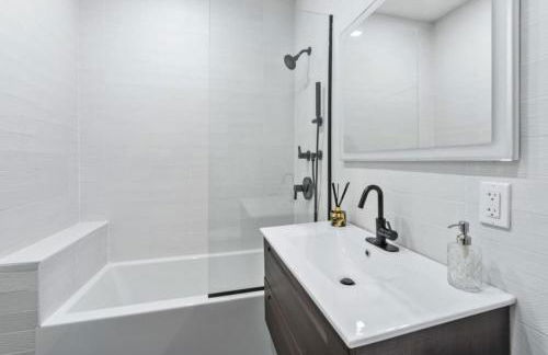 Top Notch 2BR in Upper East Mins to Central Park - Foto 7