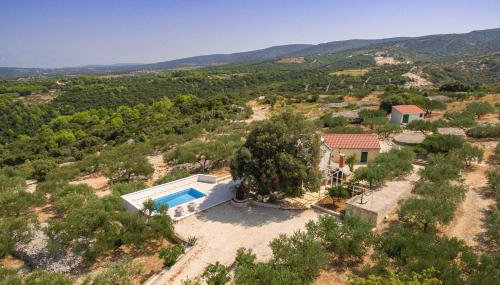 Villa Dubrava Peaceful Getaway in an Olive Grove with Heated Pool - Foto 3