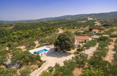 Villa Dubrava Peaceful Getaway in an Olive Grove with Heated Pool - Foto 3