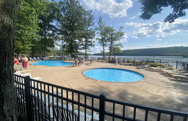 Pocono Retreat -1 Mile to Lake and Skiing - Foto 52