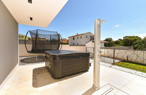 Spacious Villa With Pool and Garden in Stokovci - Foto 70