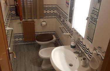 Villa del Golfo Urio with swimming pool shared by the two apartments it is essential to have a car - Foto 41