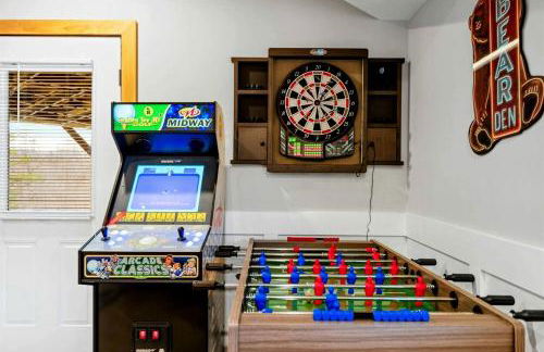 Luxurious A-Frame Mountain Retreat with Hot Tubs & Game Room Near Seneca Rocks, Milam, WV - Foto 25