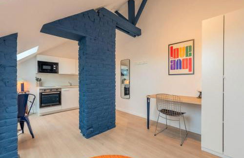 Studio sous les combles côté rue, parking gratuit - Foto 1