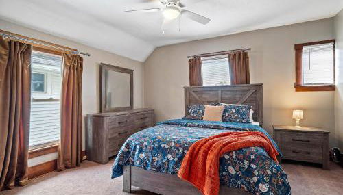 Entire Duplex w Historic District and Sleeps 12 - Foto 3