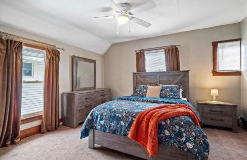 Entire Duplex w Historic District and Sleeps 12 - Foto 3