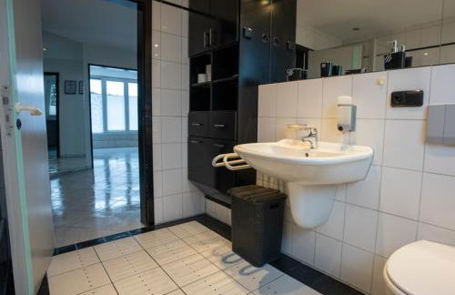 Serviceroom24 - Apartment 4 in Gladbeck WLAN - Smart-TV - 24-7 Check-in und Küche - Foto 12