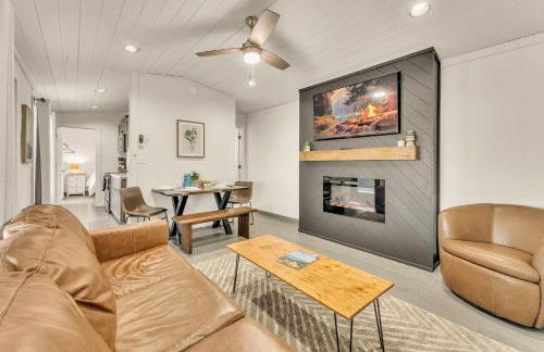 This is IT Cabin with a hot tub fire pit & indoor pool - Foto 7