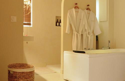 Casa Cinta - Sanctuaire Balinais avec Baignoire Balnéo et Cinéma Privé - Foto 2