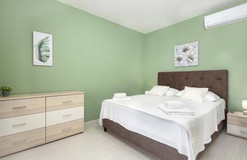 Guest house LUCIJA with swimming pool - Photo 15