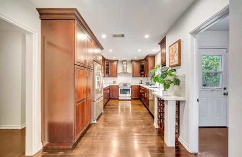 Charming 3BR with Ping-Pong and Spa! - Foto 25