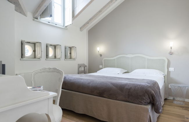 Villa Italia Luxury Suites and Apartments - Photo 9