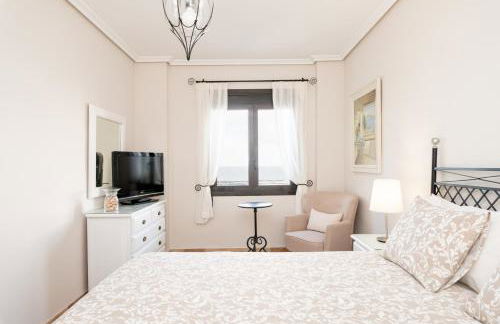 Fee4Me: First Line Luxury Apartment - Photo 10