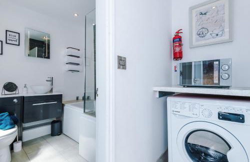 Spacious 3-bed home in Nantwich by 53 Degrees Property - Amazing location, Ideal for Groups - Sleeps 6 - Foto 16