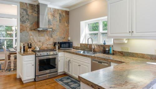 Exceptional, Hot Tub, Pickleball, Close to Town! - Foto 3, stove, dishwasher, pet friendly, toaster, minibar