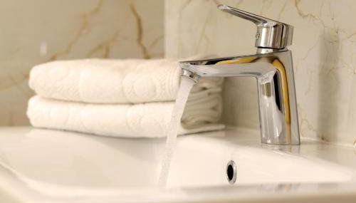 Modern 2-Bed Apt, Late check in available - Photo 5, towels