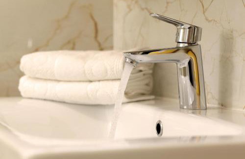 Modern 2-Bed Apt, Late check in available - Photo 4