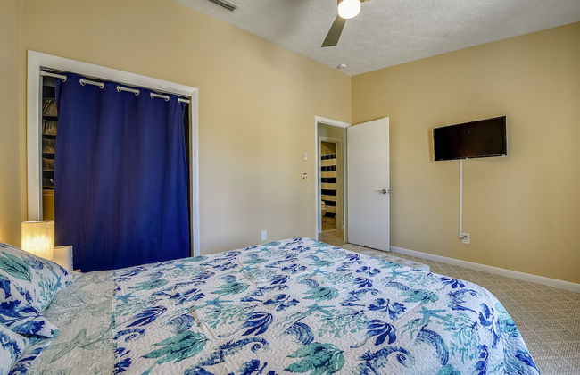 Emerald Sunset by Book That Condo - Photo 6